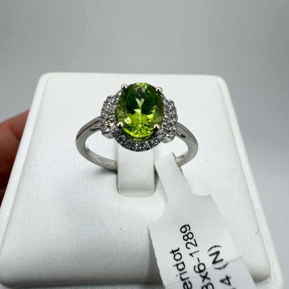 NWT 1.3cts Oval cut Arizona Peridot w/ .16cts natural diamonds in 14kt WG ring!